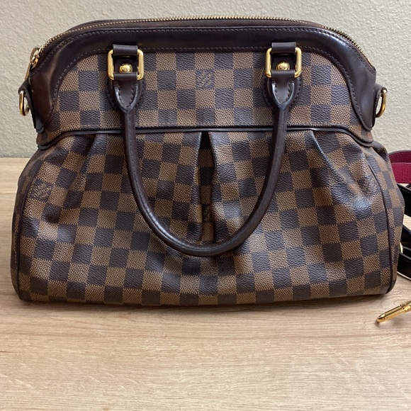LOUIS VUITTON Damier Ebene Trevi PM w/LV Strap - Picture 3 of 14
